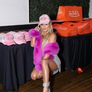 VON DUTCH Pink Crushed Velvet Trucker Hat NWT Kustom Kulture Fashion Luxury